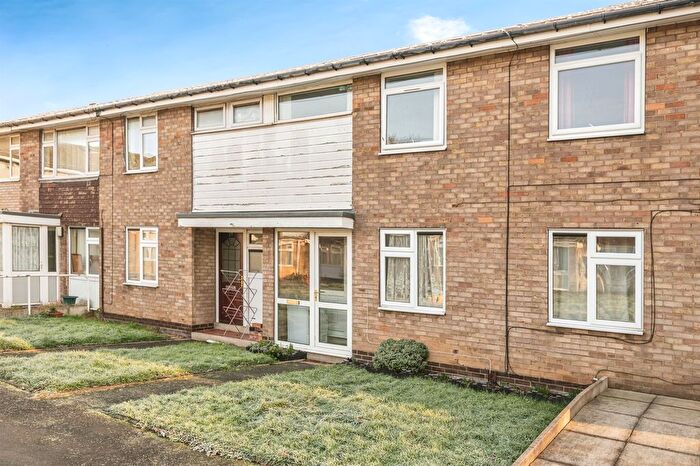 2 Bedroom Maisonette For Sale In Navigation Gardens, Dewsbury, WF12