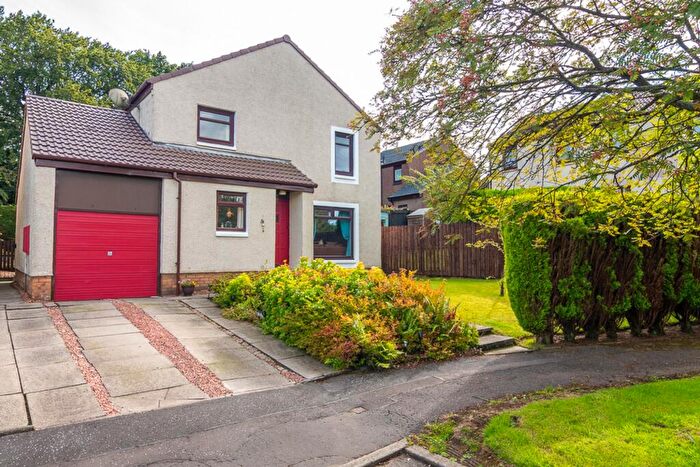 4 Bedroom Detached House For Sale In Irvine Gardens, Milton Of Campsie, G66