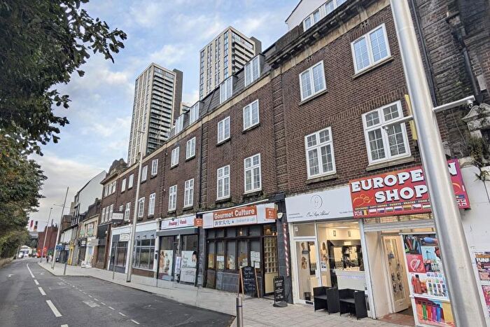 2 Bedroom Apartment To Rent In Woking, Surrey, GU21