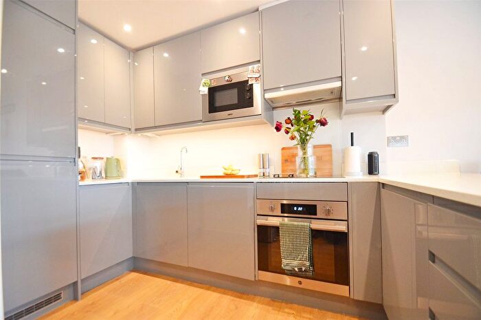 1 Bedroom Flat To Rent In Benhill Avenue, Sutton, SM1