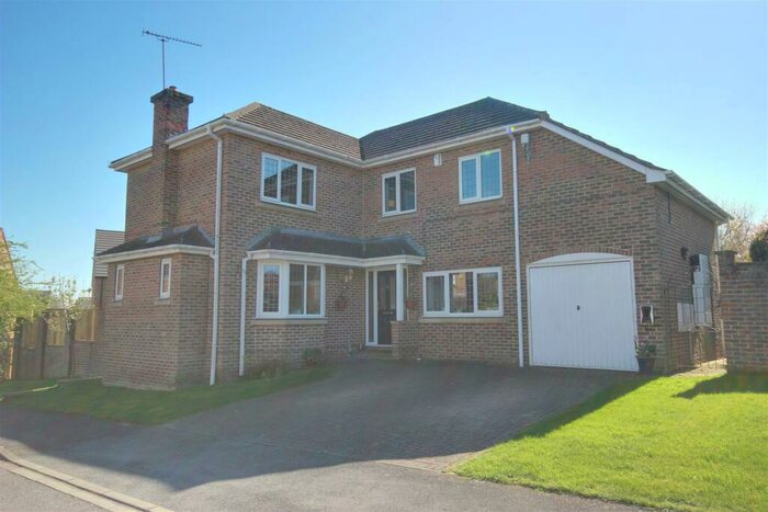 5 Bedroom Detached House For Sale In The Stray, South Cave, HU15