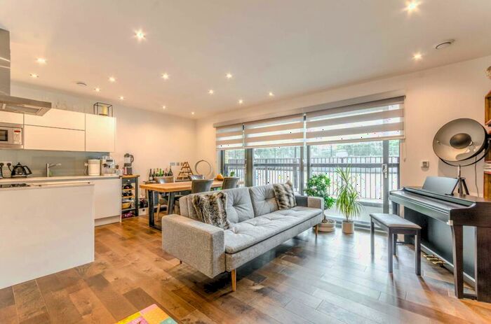 2 Bedroom Flat To Rent In Paton Street, Clerkenwell, London, EC1V