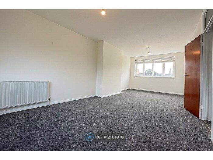 2 Bedroom Flat To Rent In Lordship Road, London, N16