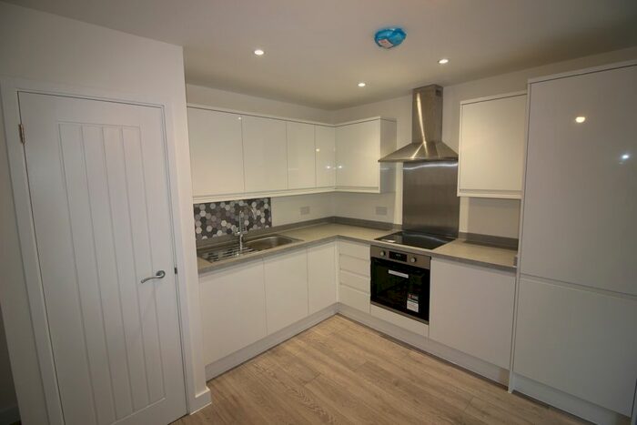 3 Bedroom Flat To Rent In Flat, Postway Mews, Illford, Essex, IG1
