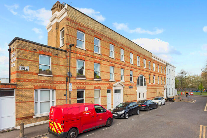 3 Bedroom Apartment To Rent In Randells Road, London, N1