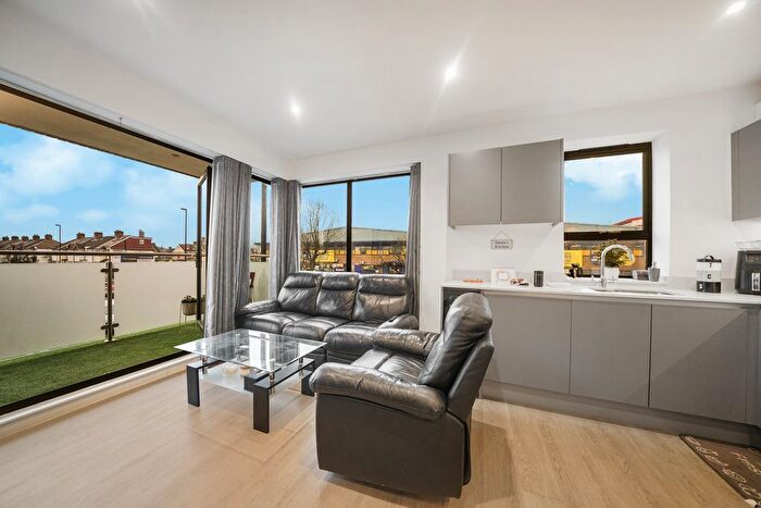 2 Bedroom Flat For Sale In Mitcham Road, Croydon, CR0