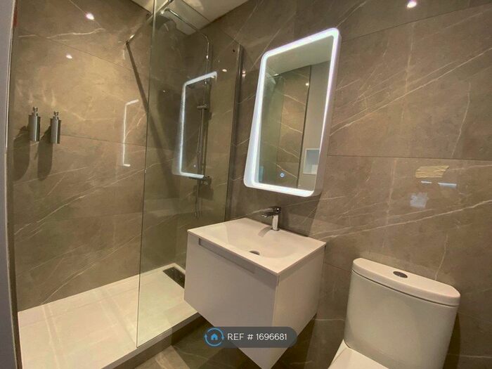 1 Bedroom Flat To Rent In Churchill Way, Macclesfield, SK11