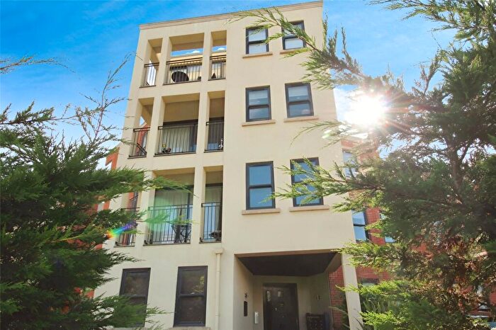 2 Bedroom Flat To Rent In Plaistow Lane, Bromley, BR1