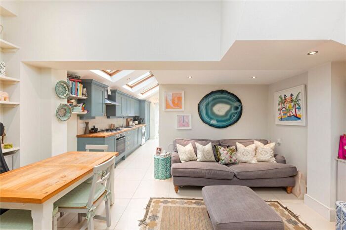 2 Bedroom Apartment For Sale In Bullen Street, London, SW11