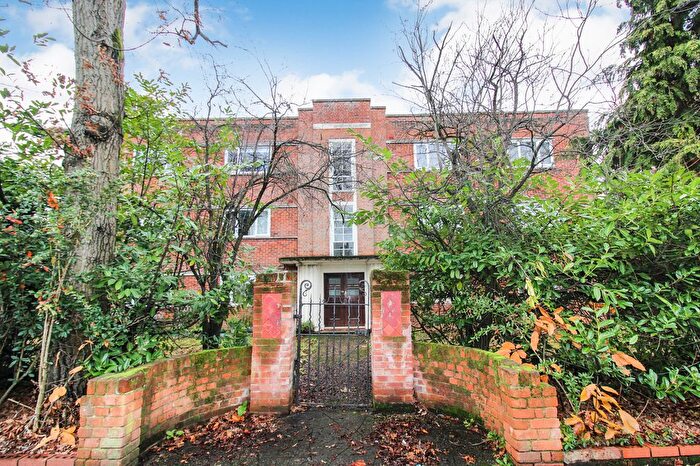 2 Bedroom Flat For Sale In Kings Court, Alexandra Road, Farnborough, GU14