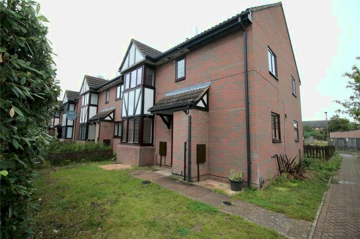 2 Bedroom Terraced House To Rent In Queensbury Close, Bedford, Bedfordshire, MK40