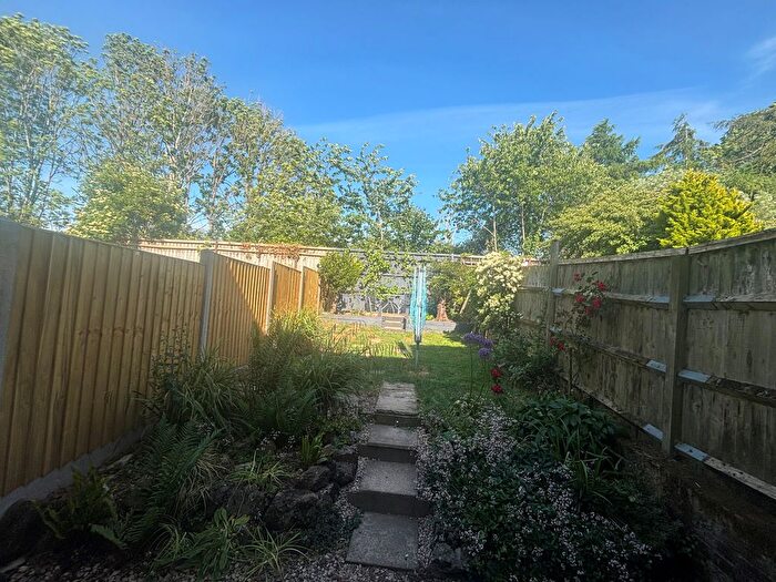 2 Bedroom Flat To Rent In Bakers Ground, Bristol, BS34