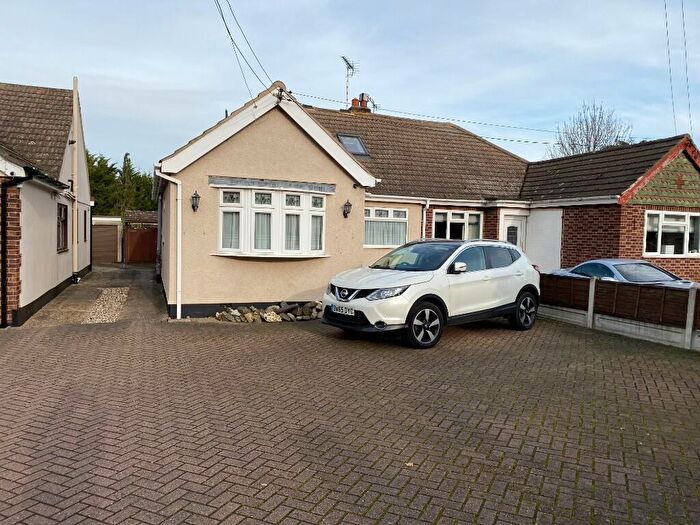 4 Bedroom Semi-Detached House To Rent In Rawreth Lane, Rayleigh, Essex, SS6