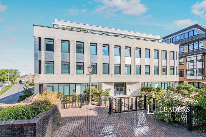 1 Bedroom Apartment To Rent In Linden House, Horsham, RH12
