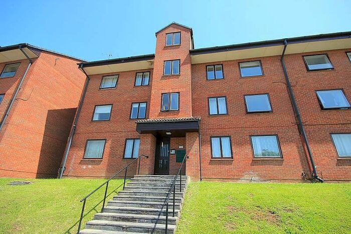 1 Bedroom Apartment To Rent In Tippett Rise, Reading, Berkshire, RG2