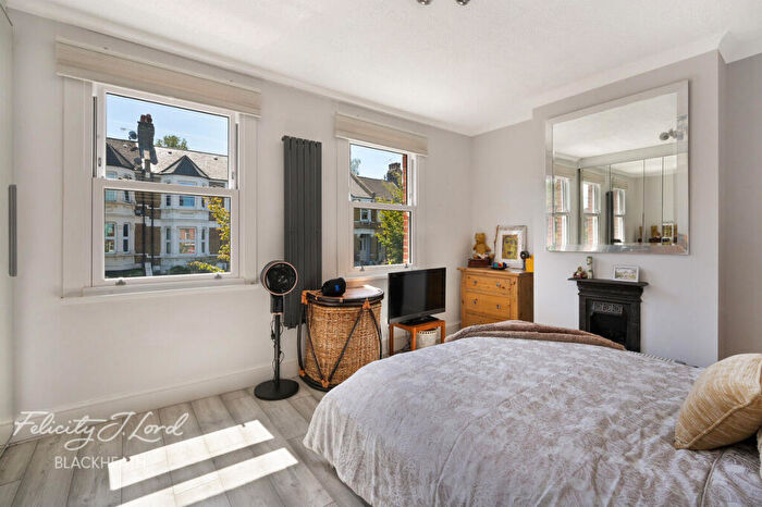 3 Bedroom Detached House For Sale In Genesta Road, Shooters Hill, SE18
