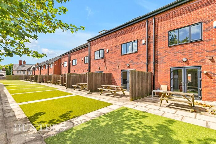 4 Bedroom Town House To Rent In Lower Broughton Road, Salford, Manchester, M7