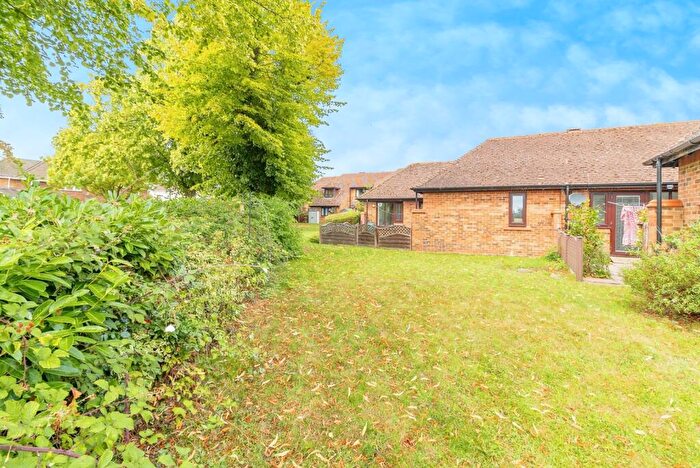 2 Bedroom Bungalow For Sale In Knowles Green, Bletchley, Milton Keynes, Buckinghamshire, MK2