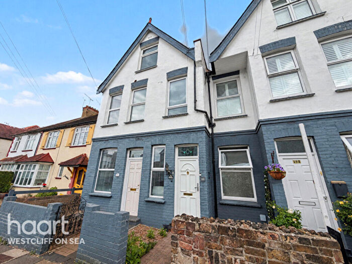 1 Bedroom Flat For Sale In Westcliff Park Drive, Westcliff-On-Sea, SS0