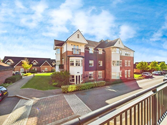 2 Bedroom Flat For Sale In Durrants Village, Faygate, RH12