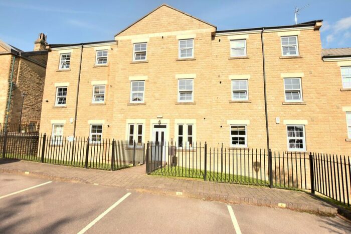 2 Bedroom Apartment To Rent In Stoneleigh Court, Leeds, LS17