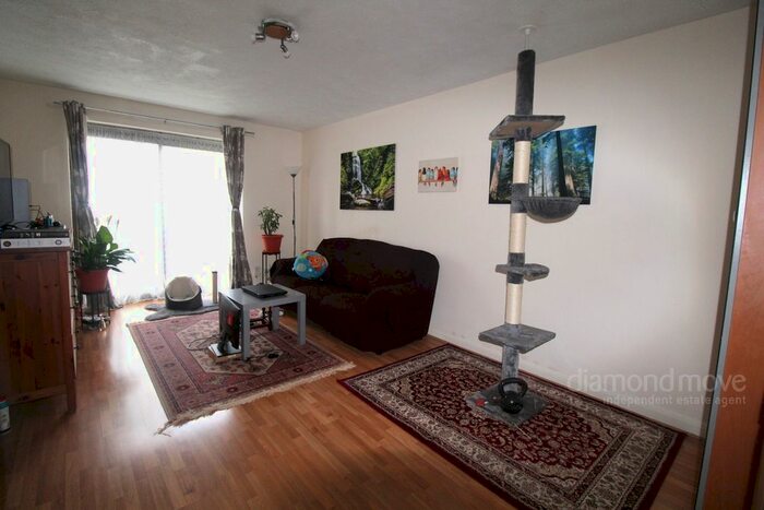 1 Bedroom Maisonette To Rent In Hanworth Road, Hounslow, TW3