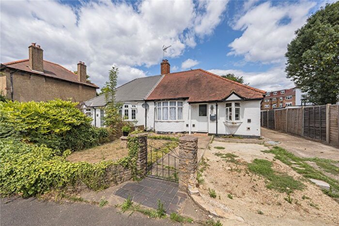 3 Bedroom Bungalow For Sale In Lampton Avenue, Hounslow, TW3