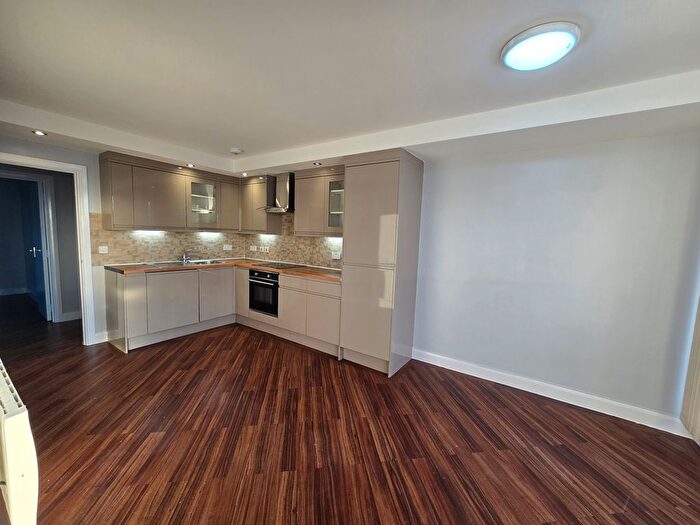 2 Bedroom Flat To Rent In Saddlers Place, Hounslow, TW3