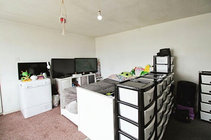1 Bedroom Flat For Sale In Pant-Y-Celyn Road, Llandough, Penarth, CF64