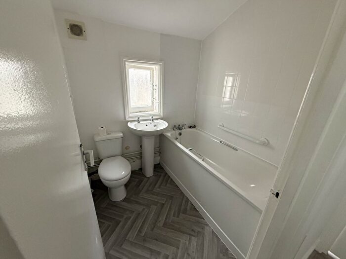2 Bedroom Flat To Rent In East Dulwich Grove, London, London, SE22