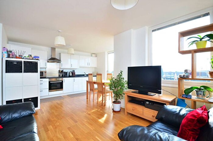 2 Bedroom Flat To Rent In Great West Quarter, Brentford, TW8