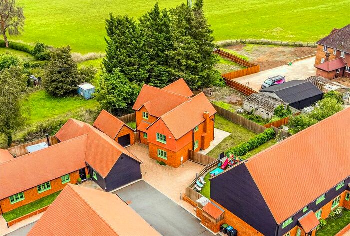 4 Bedroom Detached House For Sale In Chiltern Hills Close, Aldbury, Tring, Hertfordshire, HP23