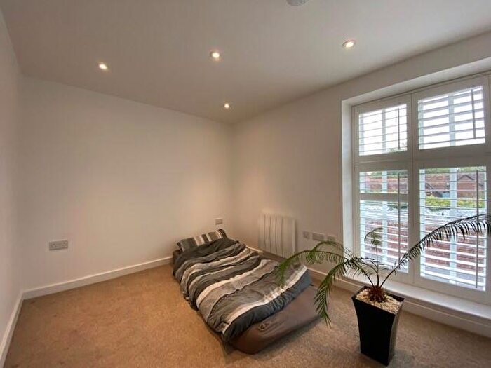 2 Bedroom Apartment To Rent In Pebble Lane, Aylesbury, HP20