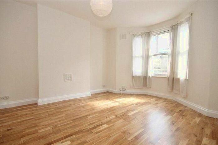 1 Bedroom Flat To Rent In Curwen Road, London, W12