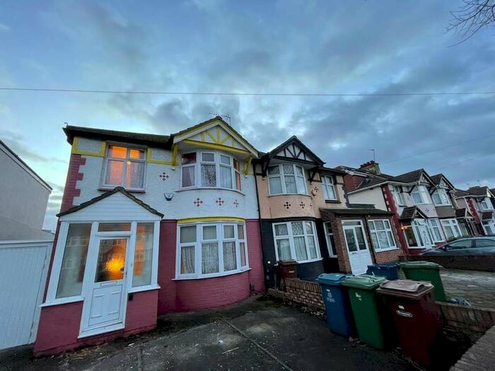 4 Bedroom Semi-Detached House To Rent In Carlyon Avenue, Harrow, HA2