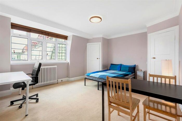 Studio To Rent In Pembroke Road, London, W8