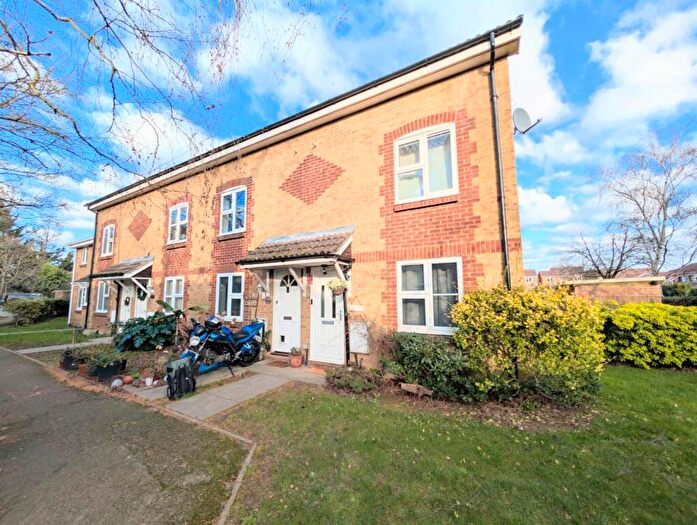 2 Bedroom Maisonette For Sale In Maplin Park, Langley, SL3