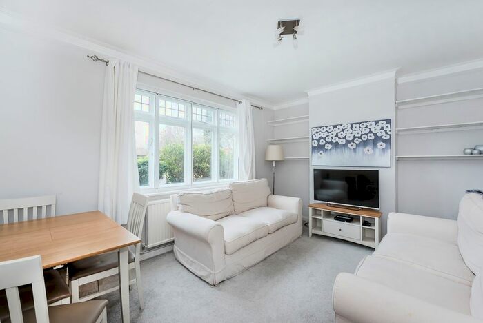 2 Bedroom Flat To Rent In Queens Road, Teddington TW11