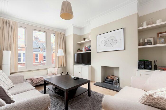 2 Bedroom Flat To Rent In Beira Street, London, SW12