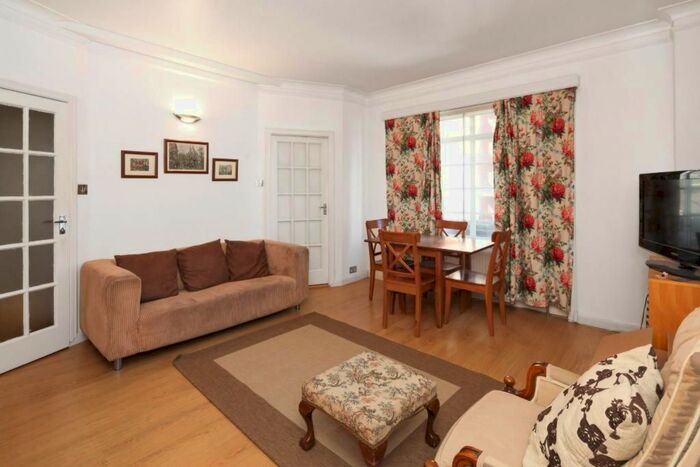 Studio To Rent In Park Road, London NW1