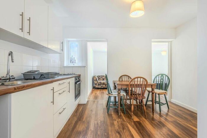 6 Bedroom Semi-Detached House To Rent In Homestall, Guildford, GU2