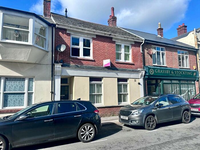 2 Bedroom Flat For Sale In Crescent Street, Weymouth, DT4