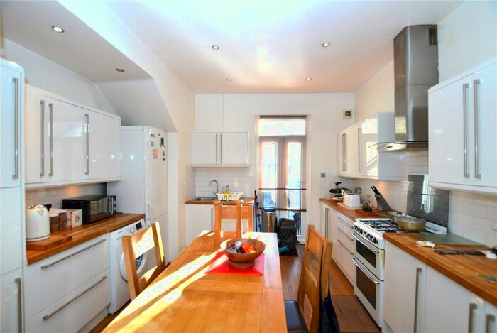 1 Bedroom Flat To Rent In Graces Road, London, SE5