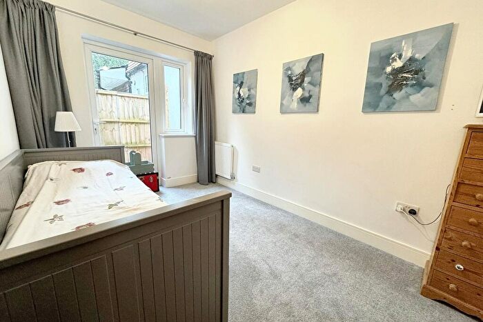 2 Bedroom Flat For Sale In Shawford, SO21