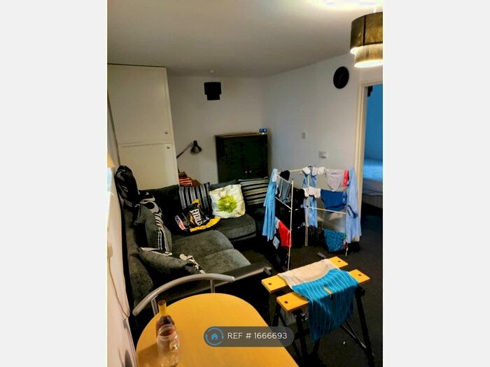 2 Bedroom Flat To Rent In Hastings Place, Croydon, CR0