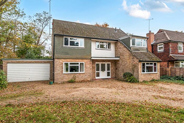 4 Bedroom Detached House For Sale In The Fairway, Weybridge, KT13