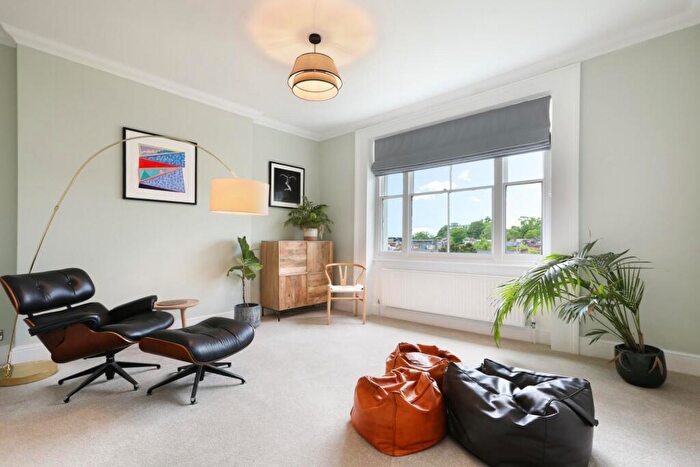 2 Bedroom Flat To Rent In Manor Mount, London, SE23