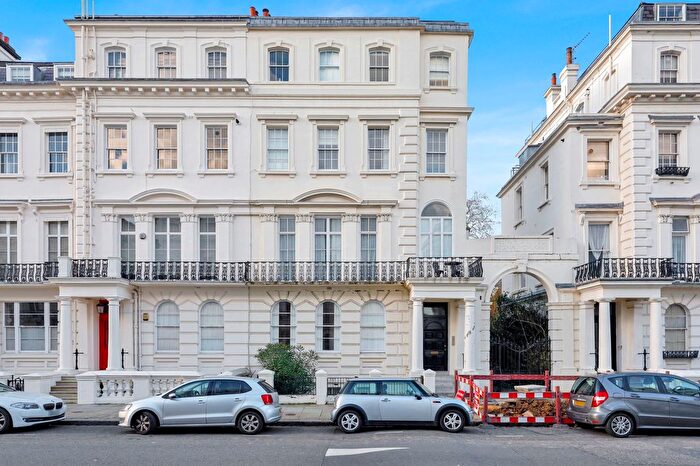 3 Bedroom Flat To Rent In Kensington Park Gardens, London, W11