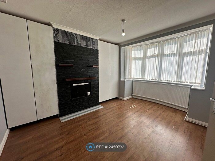 3 Bedroom Semi-Detached House To Rent In Hughes Road, Hayes, UB3