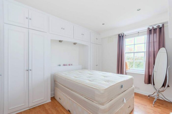 2 Bedroom Flat To Rent In Grove End Road, St John's Wood, London, NW8